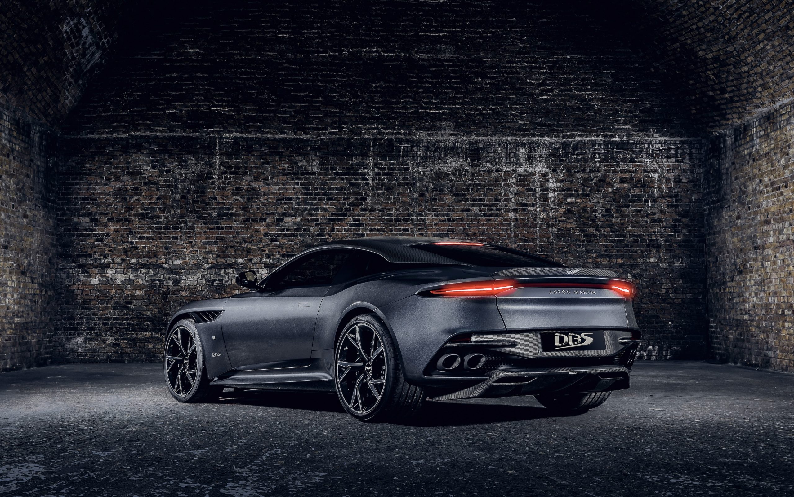 Aston Martin kommer til Auto Show med fantastiske biler
